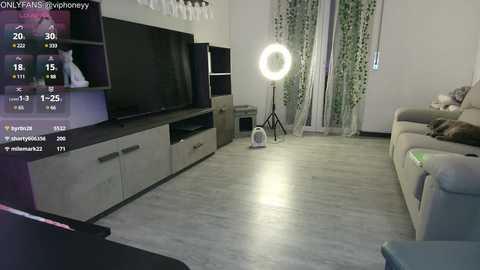 Media: xxxhoneyxx Chaturbate 2024-10-16 00:43:00