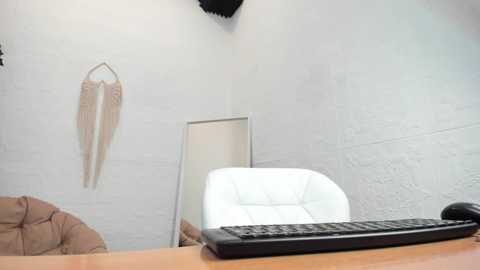 avr0ra @ chaturbate on 20241017