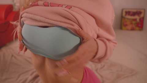 Media: bunnydollstella Chaturbate 2024-10-17 00:08:00