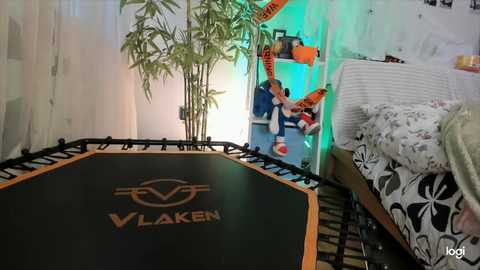 Media: vivian_qwerty Chaturbate 2024-10-17 05:32:00