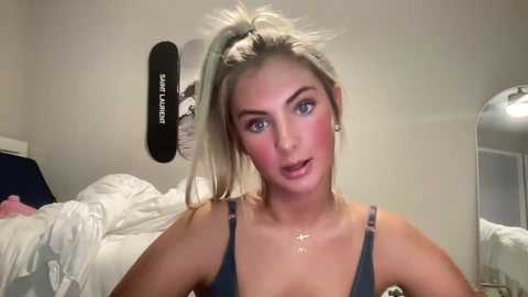 lovelyaveryyy @ chaturbate on 20241018