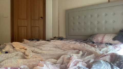 Media: sweetmiadreams Chaturbate 2024-10-18 03:45:00