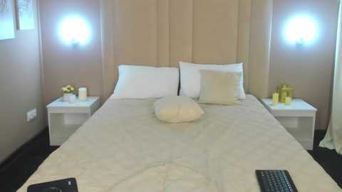 Media: yoursweethanna Chaturbate 2024-10-18 06:26:00