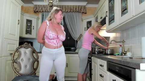 Media: tunderose Chaturbate 2024-10-19 08:46:00
