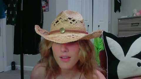 Media: briadominick Chaturbate 2024-10-20 04:03:00
