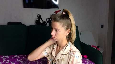Media: lisi4ka_basik33 Chaturbate 2024-10-20 05:04:00