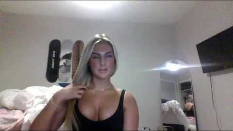 lovelyaveryy @ chaturbate on 20241021