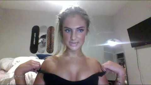 lovelyaveryy @ chaturbate on 20241021
