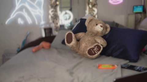 Media: avalonnfoxx Chaturbate 2024-10-22 15:03:00