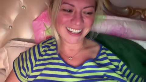 Media: kiradivine Chaturbate 2024-10-22 14:31:00