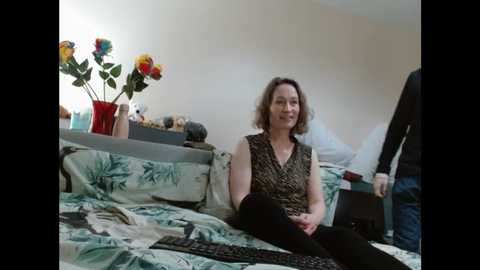 Media: mrs_velvet_vixen_and_mr_stud Chaturbate 2024-10-24 15:05:00