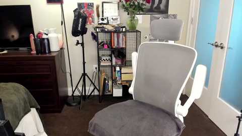 Media: eve003300 Chaturbate 2024-10-25 22:12:00