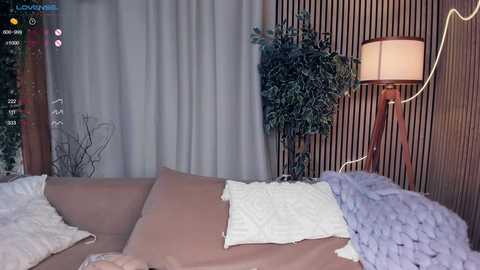 Media: hinatabroks Chaturbate 2024-10-25 15:07:00