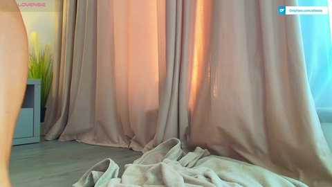 Media: aliessia Chaturbate 2024-10-26 12:43:00