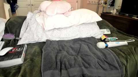 Media: eve003300 Chaturbate 2024-10-26 00:06:00