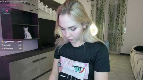 Media: xxxhoneyxx Chaturbate 2024-10-26 02:43:00
