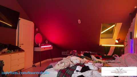Media: laurenbrite Chaturbate 2024-10-28 00:17:00