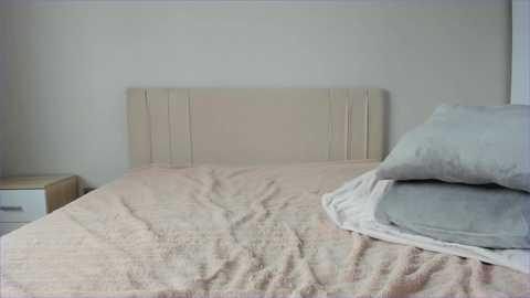 Media: sweety_vikky Chaturbate 2024-10-28 03:32:00