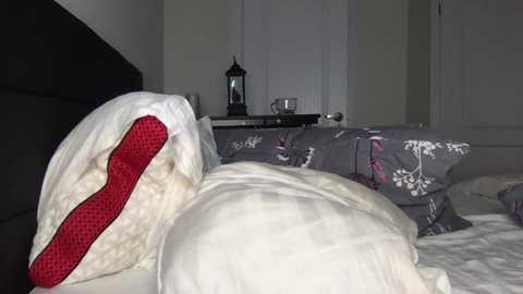Media: annabisoux Chaturbate 2024-10-29 01:17:00