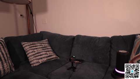 Media: ari_lovexo Chaturbate 2024-10-29 00:46:00