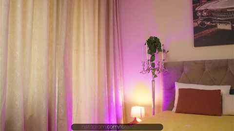 Media: lorettelorenaa Chaturbate 2024-10-29 12:12:00