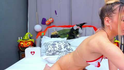 Media: emillybronte Chaturbate 2024-11-01 03:08:00