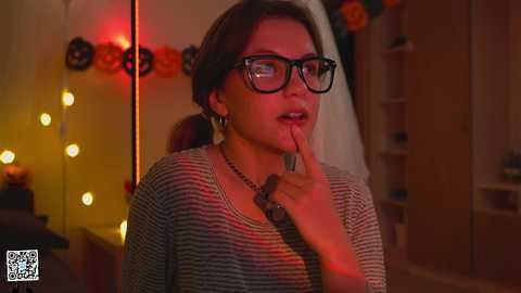 Media: tiny_miracle Chaturbate 2024-11-01 00:40:00