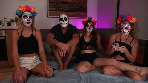 Media: blondefoxsilverfox Chaturbate 2024-11-03 00:44:00