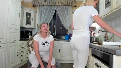 Media: tunderose Chaturbate 2024-11-03 08:49:00