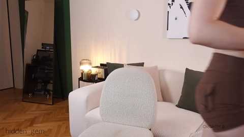 Media: _hidden_gem_ Chaturbate 2024-11-04 16:05:00