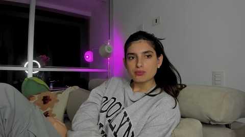 Media: hollyshit_ Chaturbate 2024-11-04 04:12:00