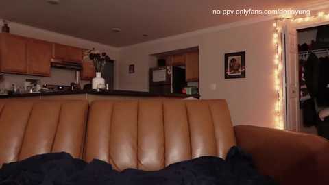 Media: deeyungguy Chaturbate 2024-11-06 22:06:00