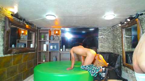 Media: howents Chaturbate 2024-11-11 04:06:00