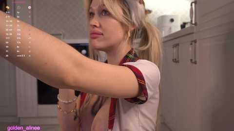Media: golden_alinee Chaturbate 2024-11-12 23:02:00