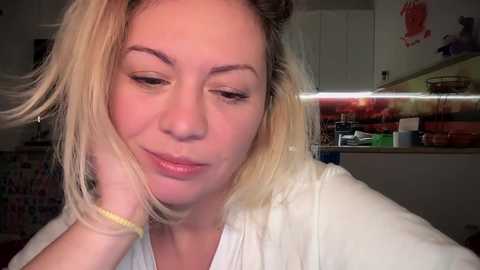 Media: kiradivine Chaturbate 2024-11-12 21:03:00