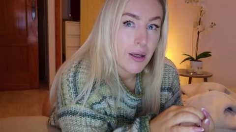 Media: christinasiemone Chaturbate 2024-11-18 00:29:00