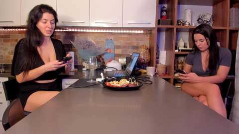Media: victorias_world Chaturbate 2024-11-18 20:21:00