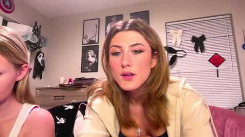 Media: briadominick Chaturbate 2024-11-19 03:25:00