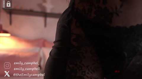 Media: emiilycampbell Chaturbate 2024-11-19 00:25:00