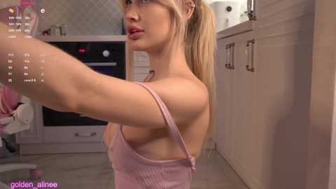 Media: golden_alinee Chaturbate 2024-11-19 20:53:00