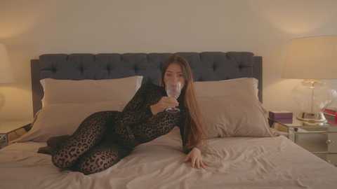 Media: emma_lu1 Chaturbate 2024-11-21 16:32:00