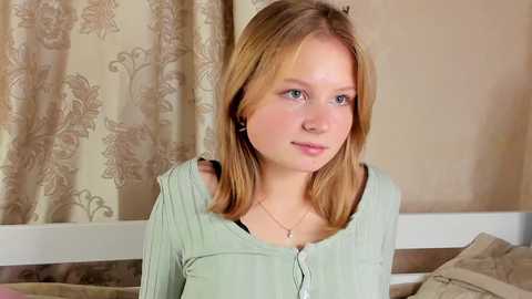 Media: aliceadamss Chaturbate 2024-11-22 20:44:00