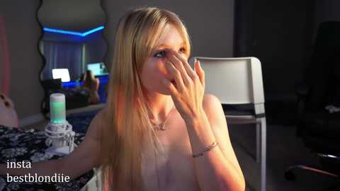 Media: bestblondiiecb Chaturbate 2024-11-22 19:34:00