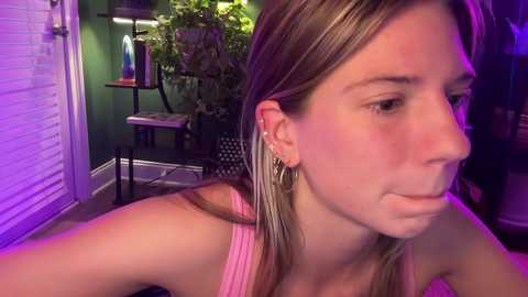 Media: oliviahansleyy Chaturbate 2024-11-23 12:22:00