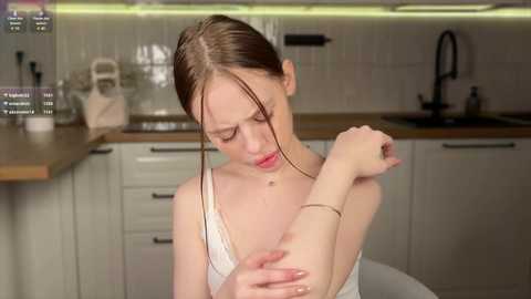 Media: tweety_doing_sweety Chaturbate 2024-11-28 02:03:00