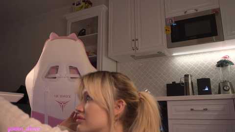 Media: golden_alinee Chaturbate 2024-11-30 20:24:00