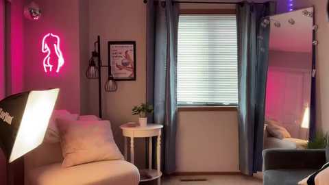 Media: officiallyonlytams Chaturbate 2024-12-01 15:54:00