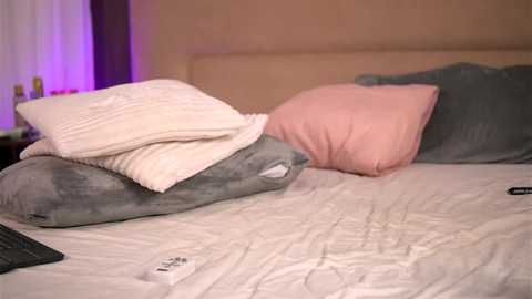 Media: kaylabray Chaturbate 2024-12-03 05:10:00