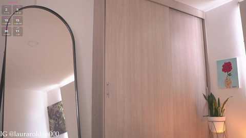 Media: laura_roldan Chaturbate 2024-12-04 15:02:00
