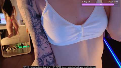Media: oooops__ Chaturbate 2024-12-04 22:18:00